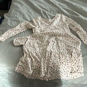 Girls floral pattern long sleeve dress size large has pockets never worn